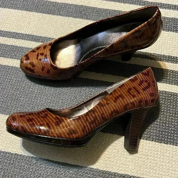 Sofft brand animal print shoes size 6- excell condition - Picture 1 of 6